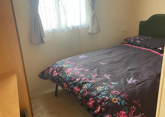 Grey 1 Caravan Ingoldmells 3 Bedrooms 6 Berth